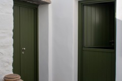 L'entrée de la maison depuis le patio