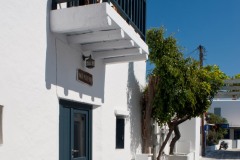 La maison Meltemi depuis la ruelle