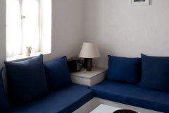 Autre vue du salon avec les sofas