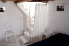 L'escalier qui mène au premier depuis la mezzanine